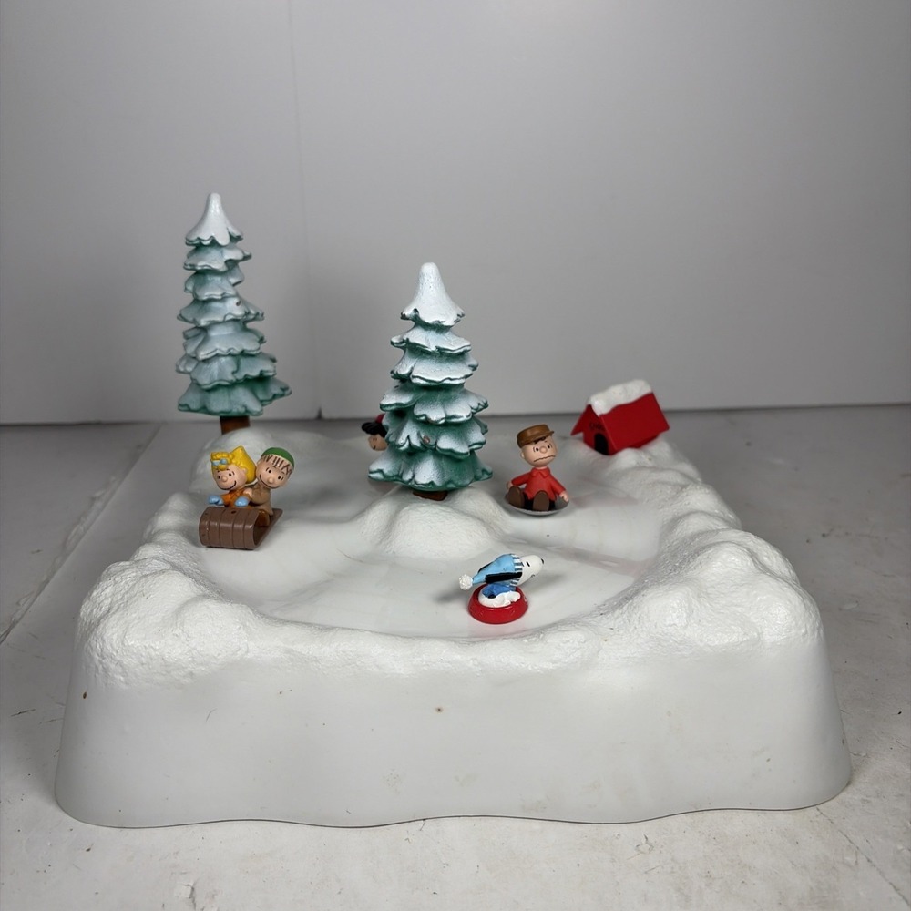 2008 Charlie Brown Christmas Tobaggan Run Music Set (No Motion)